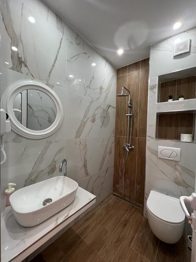 Apartments Sadiku With Sea View Sarandë 外观 照片